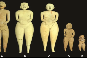 Polish Archaeologists Discover 2,400-Year-Old Puppets atop Pyramid in El Salvador